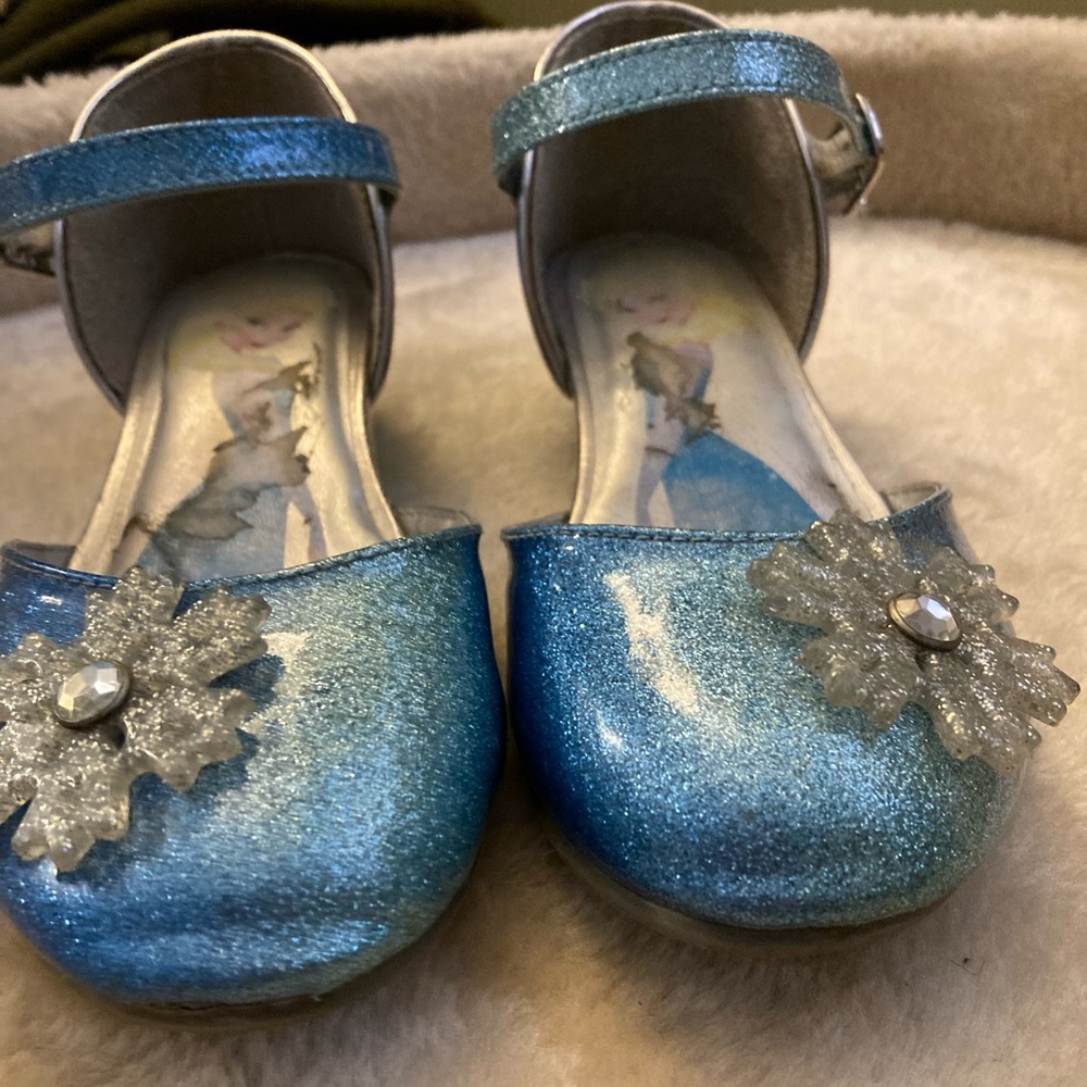 Girls Disney Elsa GUC size 13 Sky Blue Sparkly Shoes